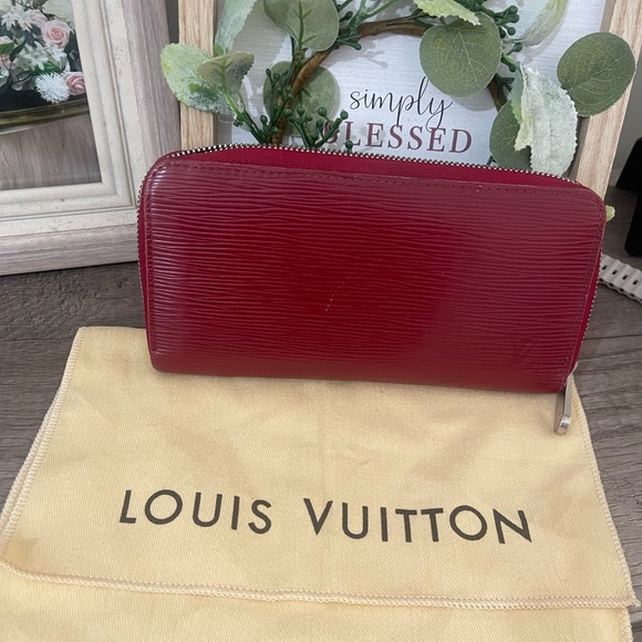 Louis  Vuitton Epi  Red Wallet
EUC Authentic
With dust bag - Picture 1 of 14